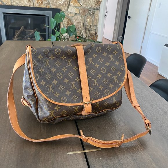 LOUIS VUITTON Saumur 35 Crossbody Messenger Handbag - Picture 9 of 15